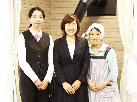 横浜ベイテラス港南中央のスタッフ。積極的にお声をおかけしますので、毎日を楽しくお過ごしいただけます。