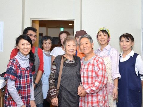 「クラシオテラス日光物語」スタッフ一同の集合写真。快適な生活をお届けします！