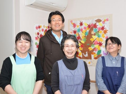 「サービス付高齢者向け住宅 ラポール那須望館」スタッフ一同。私たちは、皆様のご入居をお待ちしています。