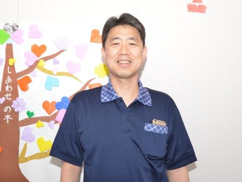 「特定施設 悠楓園」施設長の杉山利章氏。お一人お一人の側に寄り添った丁寧なサポートは、スタッフ全員の模範になる人物です。