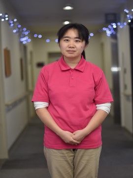 「ハーヴェスト姪浜 いこい館」スタッフ集合写真。皆さんが安心して生活できるように、サポート体制を整えてお待ちしています。