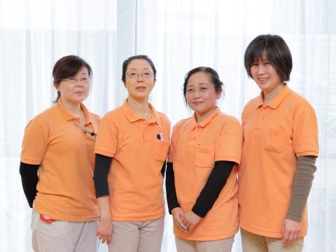 「ココファン大袋」スタッフ集合写真。入居者様、、お一人お一人の側に寄り添った丁寧なサポートを心掛けています。