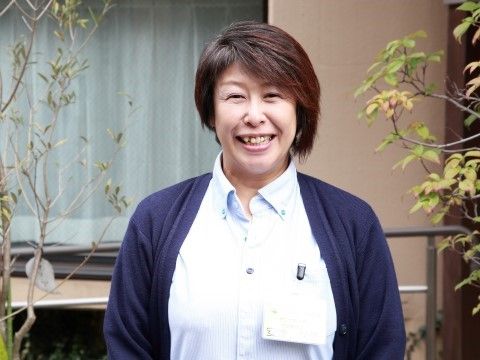 「ドーミー北綾瀬」支配人の安達 久恵氏。卓越したリーダーシップには定評がある、支配人です。