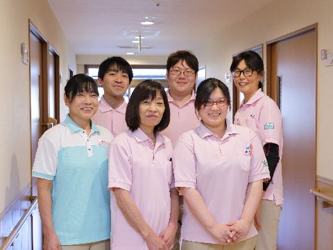 「ツクイ・サンシャイン吉川」のスタッフ。
