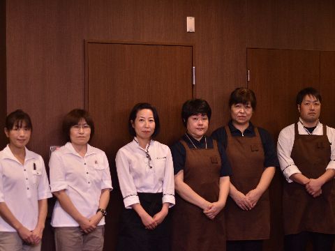 「グランメゾン迎賓館福岡小笹」のスタッフ。