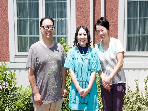 ホームはいつも笑顔に包まれています。従事しているスタッフも笑顔がとても素敵です。明るい環境が一番です。