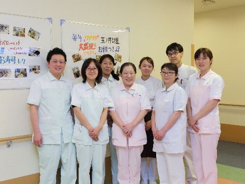 入居者が穏やかに安心して暮らせるように、スタッフは温かい心と明るい笑顔で適切なケアと介護を心掛けている。