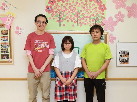 ご入居様の日々の自立支援を応援して下さるスタッフ。ご相談の受付や様々な介助、レクリエーションのお手伝いなどを行っている。