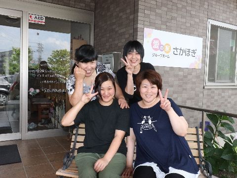 入居者のお手伝いをしてくれるスタッフはとても気さくで明るい。雰囲気が明るくなるから、毎日がとても楽くなる。