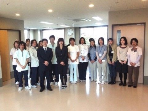 「ふるさとホーム深谷第弐」のスタッフ。専門知識と経験が多い対応ができる、十数人のスタッフがいる。
