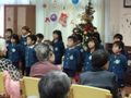 「ケアホームあいあい府中駅西」のクリスマス。子供たちと交流できます。