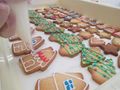 「パレス三荻野（サービス付高齢者向け住宅）」のクリスマス。デコレーションクッキーが配られる。