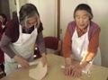 「エルダーホーム松戸」のうどん作り。麺から作る。