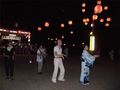 盆踊りをしている様子