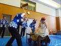 「アクティブライフ箕面」のお餅つき。食べやすいサイズにしていただく。