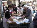 「グループホーム ももたろう」の餅つき大会。