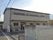 アイボリーの外壁で三角屋根の2階建て住宅
