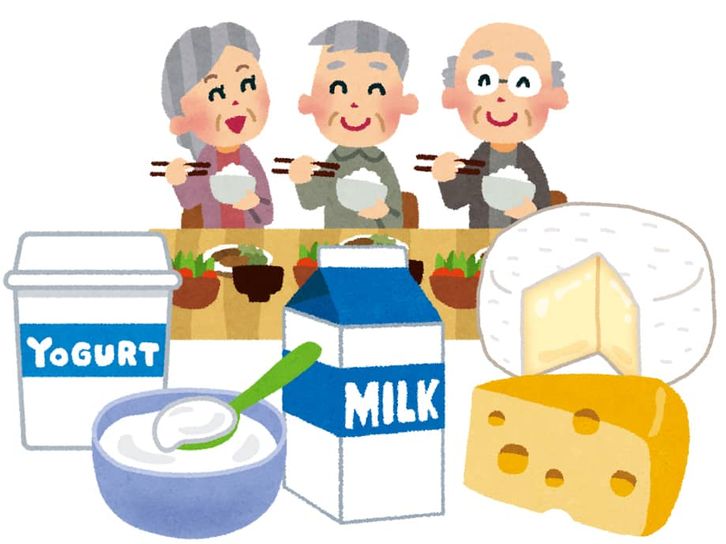 ヨーグルトやチーズ・牛乳などの乳製品を多く摂ることで認知症予防につながる食事をするお年寄りの方々