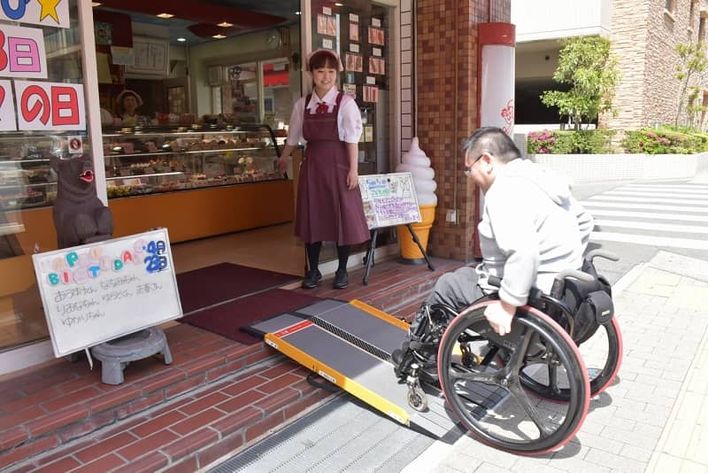 障害者でも気軽に行き来できるようにした明石市の段差解消の試み