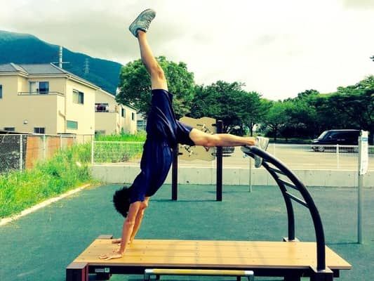 簡単肩コリ撃退ストレッチ