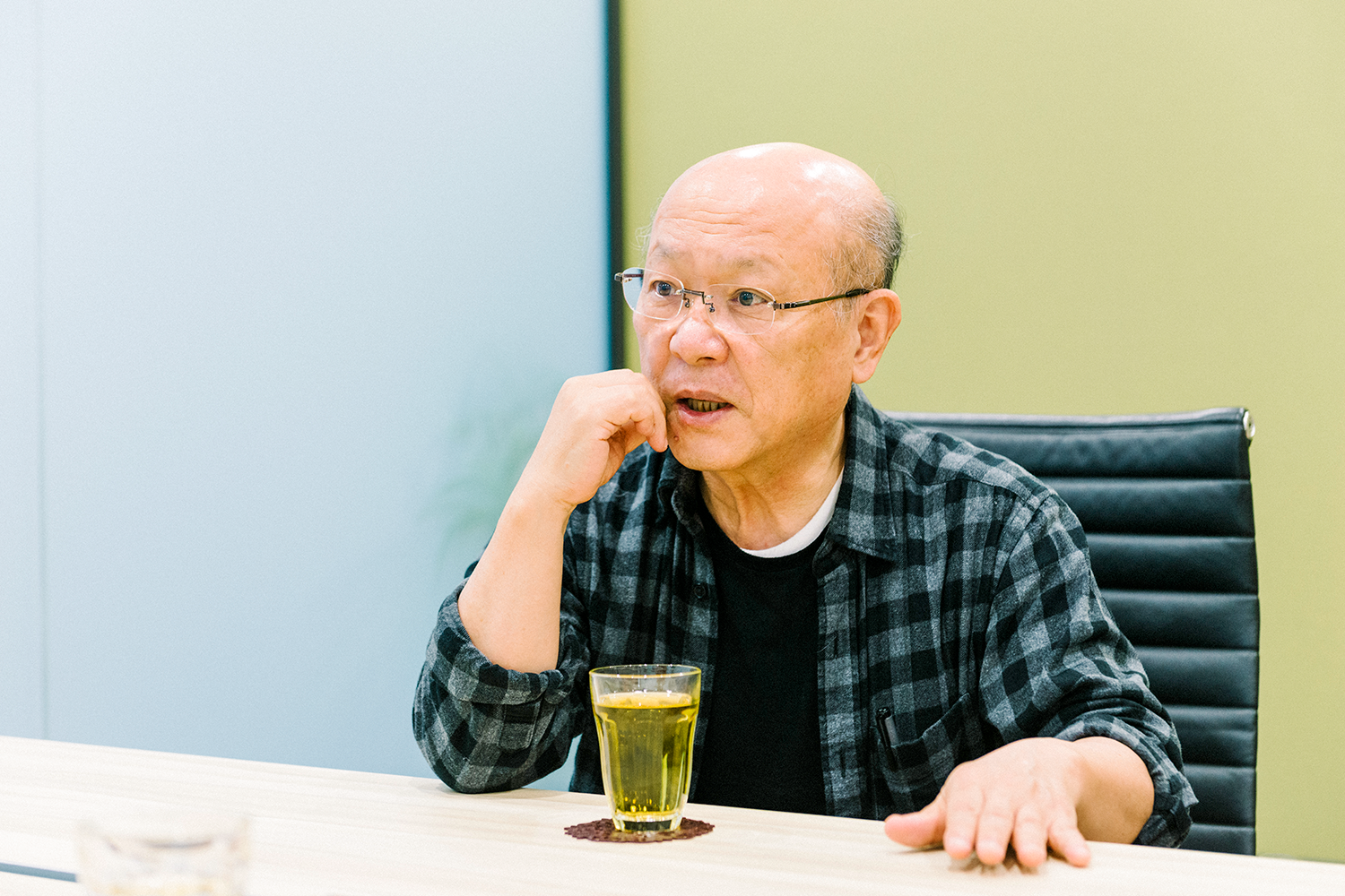 岡野雄一さん