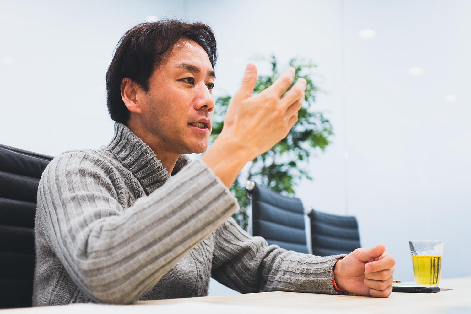 岡野雄一さん
