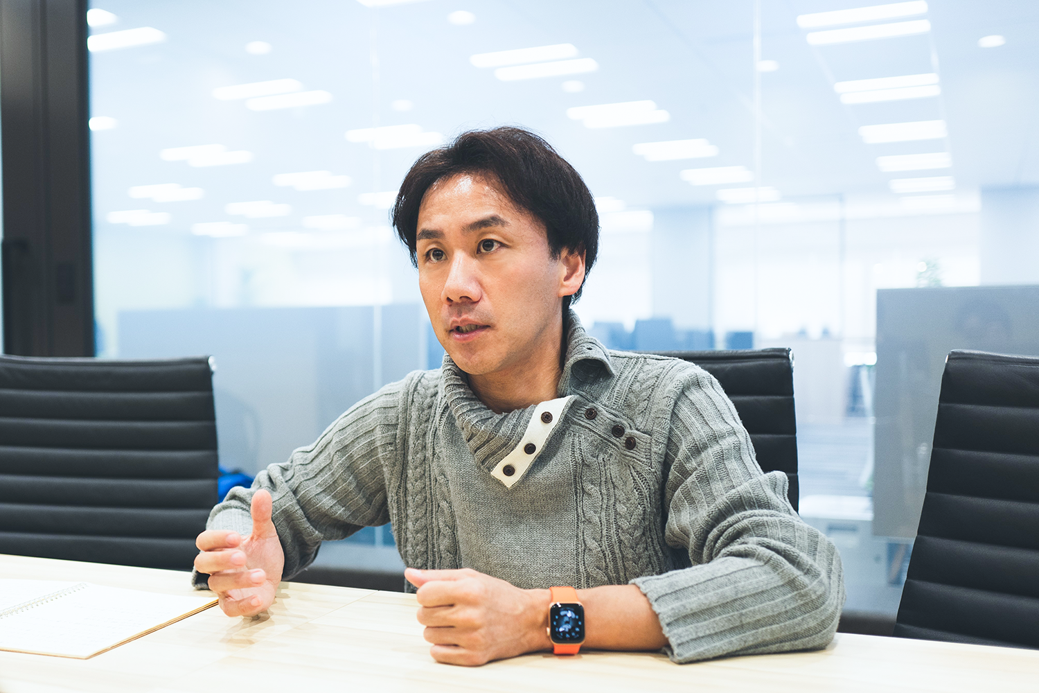 岡野雄一さん