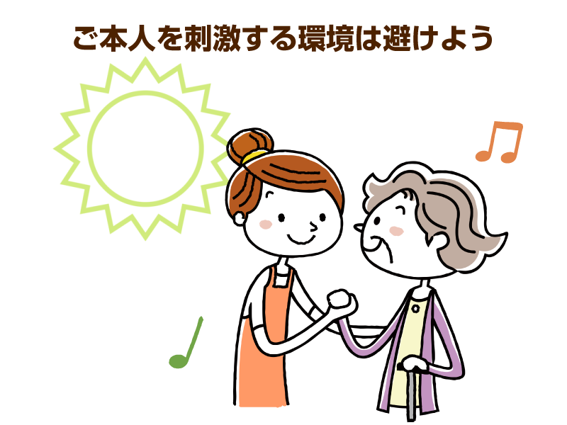 手を取り合っている若い女性と高齢女性