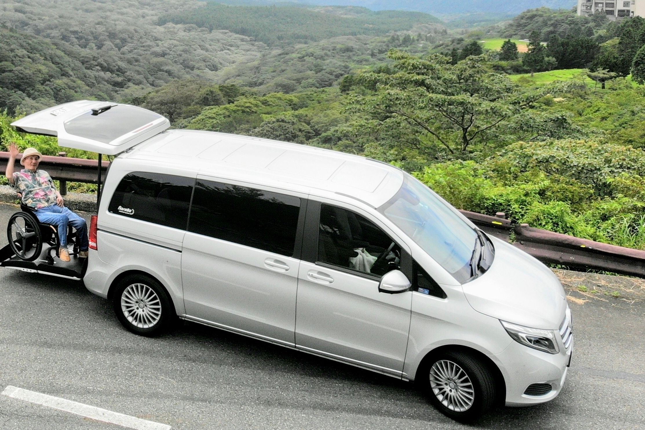 車椅子に乗る神足さん