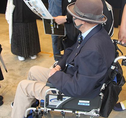 説明を受けるコータリさん