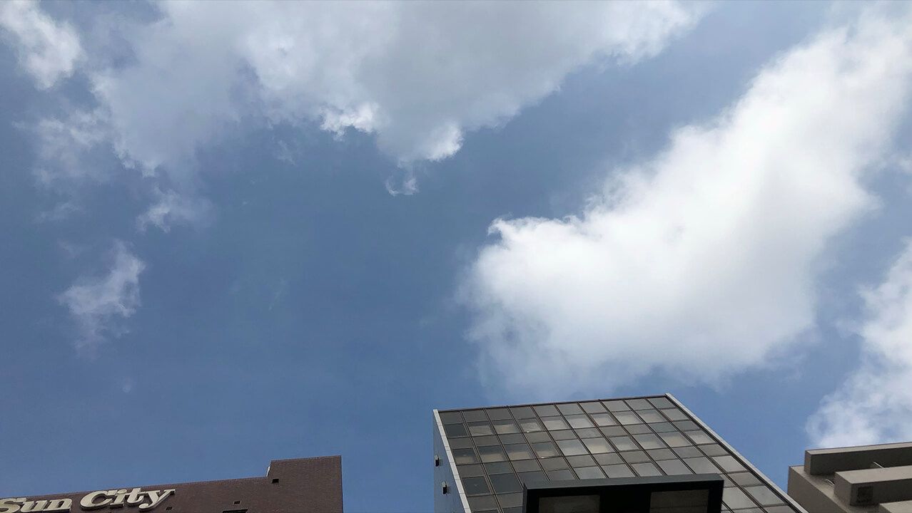 夏の青い空
