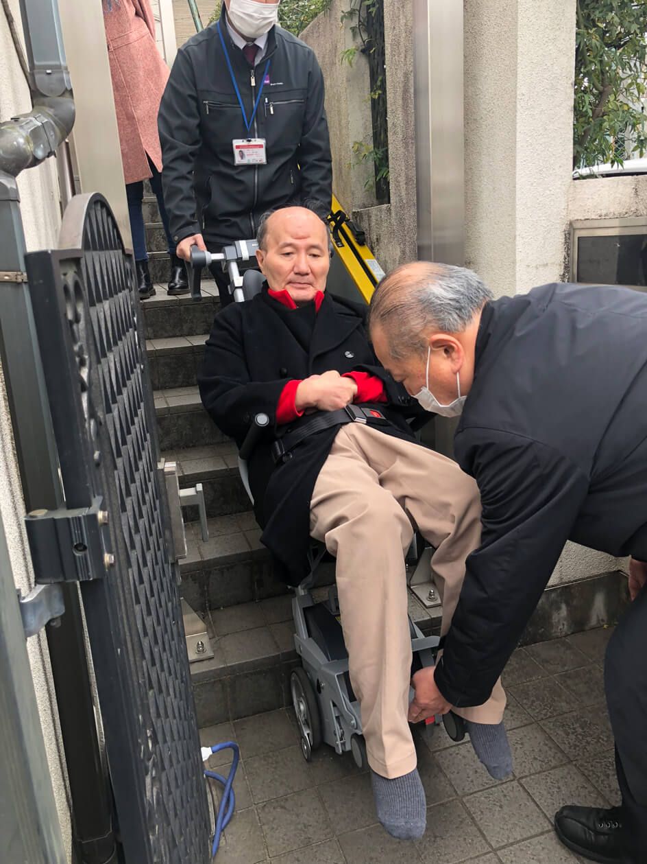 家を出るコータリさん
