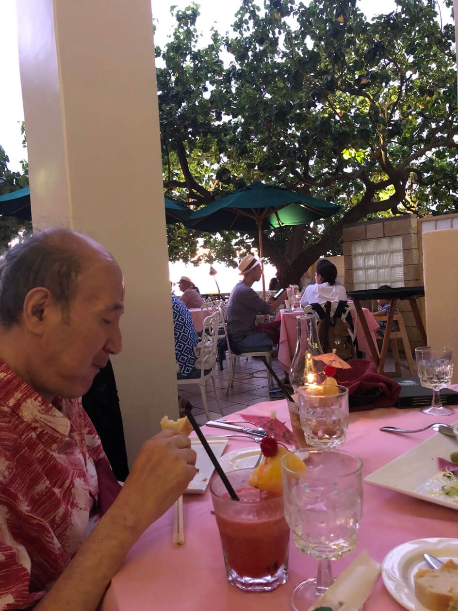外食するコータリさん