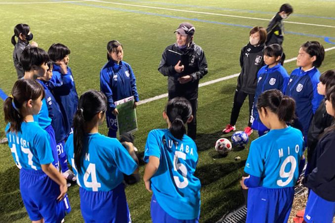 最高齢選手は歳 シニアがボールを蹴ってグラウンドを駆けるサッカーを核にしたまちづくりで健康寿命を伸ばす ビジョナリーの声を聴け みんなの介護