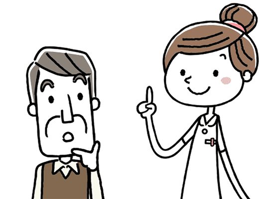 人差し指を立てて話をする女性看護師と、あごに手を当てて話を聞く高齢男性