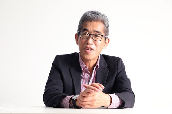 岸博幸氏のインタビュー写真