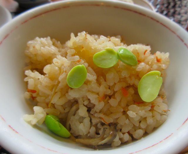 炊き込みご飯（画像提供：photo AC ）