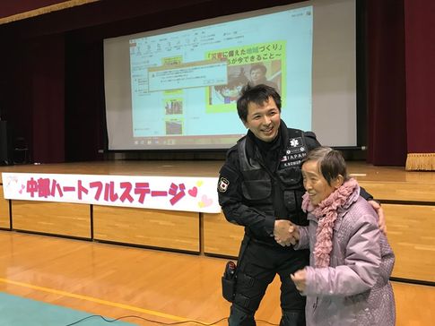 講演会での野村氏と参加者
