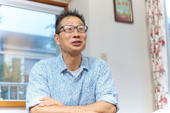 取材に答える谷本氏