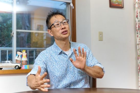 取材に答える谷本氏