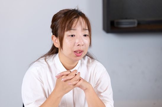 取材に答える室津氏