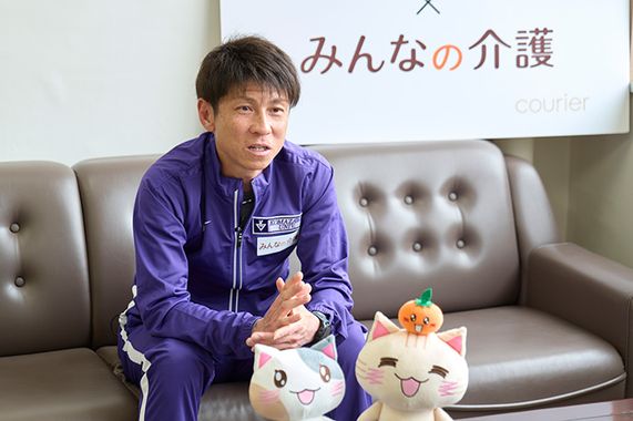 取材に答える藤田監督