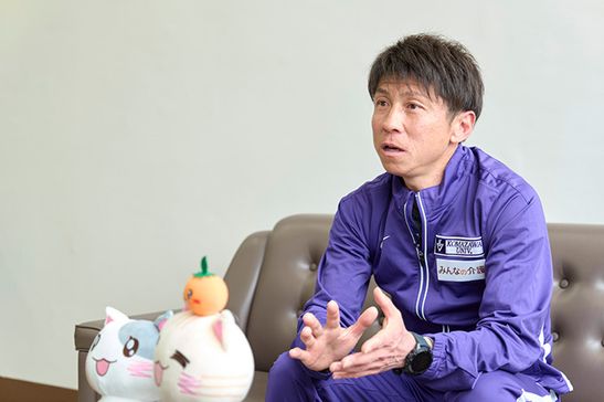 取材に答える藤田監督
