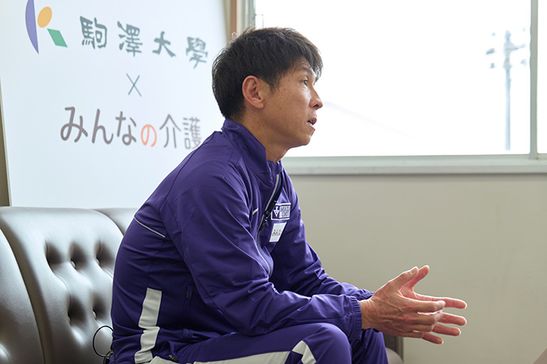 取材に答える藤田監督