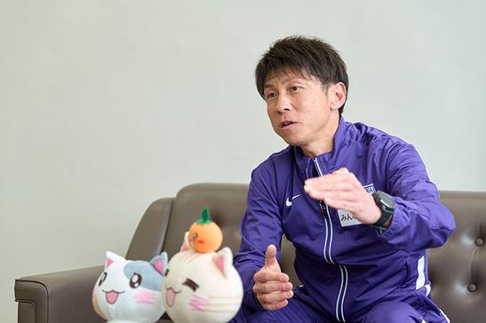 取材に答える藤田監督