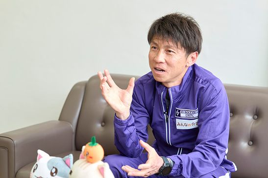 取材に答える藤田監督