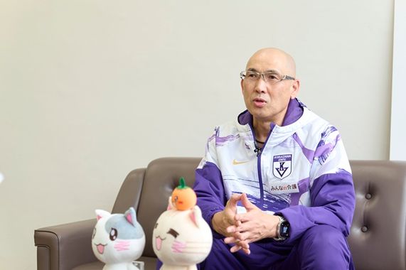 取材に応える岩井氏