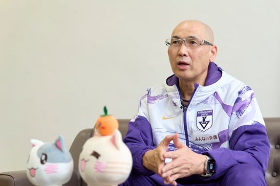 取材に応える岩井氏