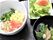 彩り鮮やかな食事の様子。３品が並んでいる写真