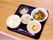 ご飯・吸い物・和え物・肉料理が並んだトレー。